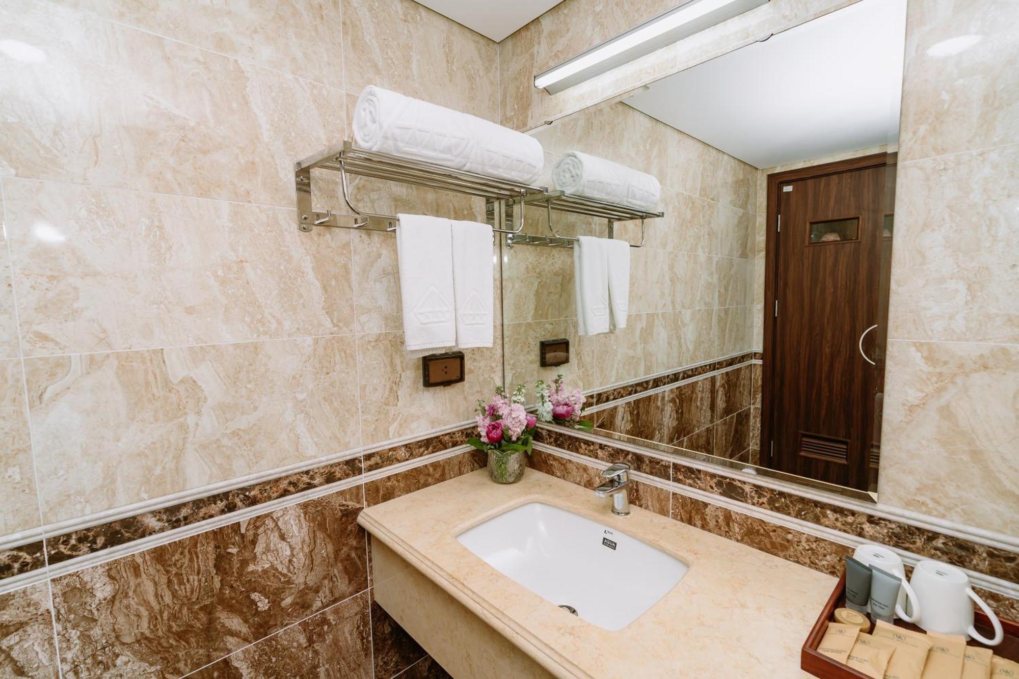 Legend Westlake 4* Hanoi